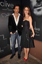 Hrithik Roshan, Suzanne Roshan at Arjun Rampal_s Alive perfume launch in Mumbai on 12th Jan 2012 (114).JPG
